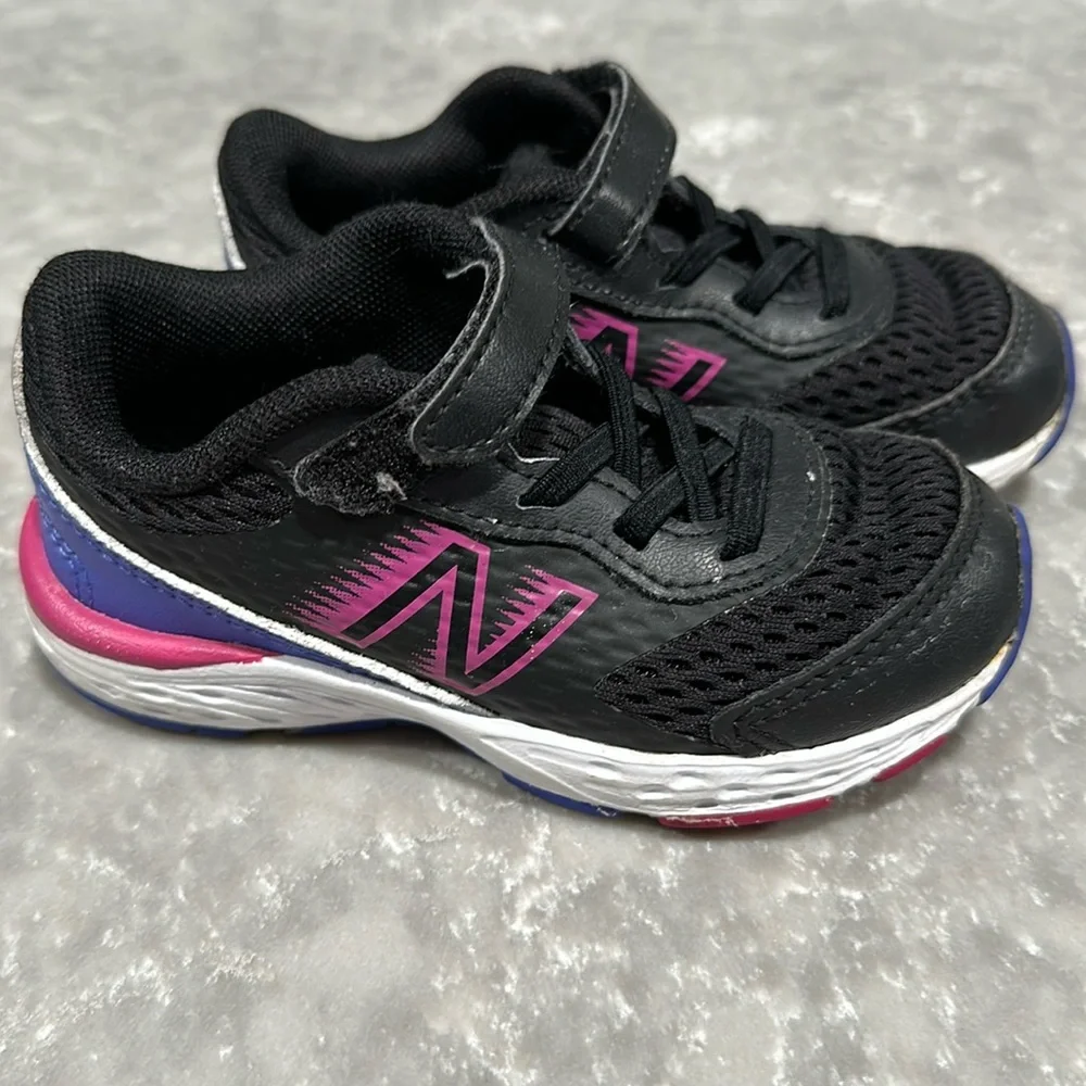 New balance girls sneakers - Picture 1 of 5